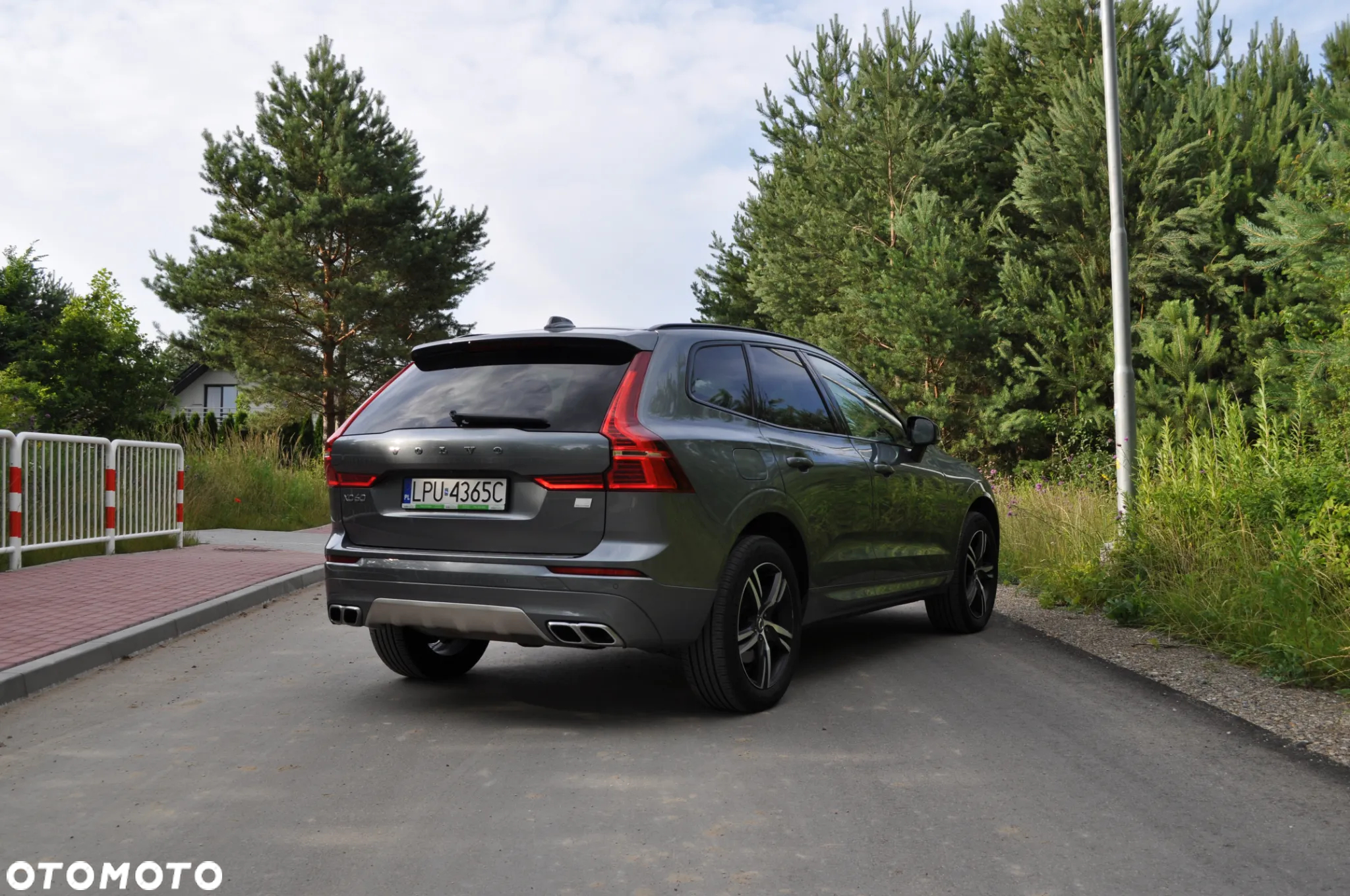 Volvo XC 60 T6 Plug-In Hybrid AWD R-Design - 3