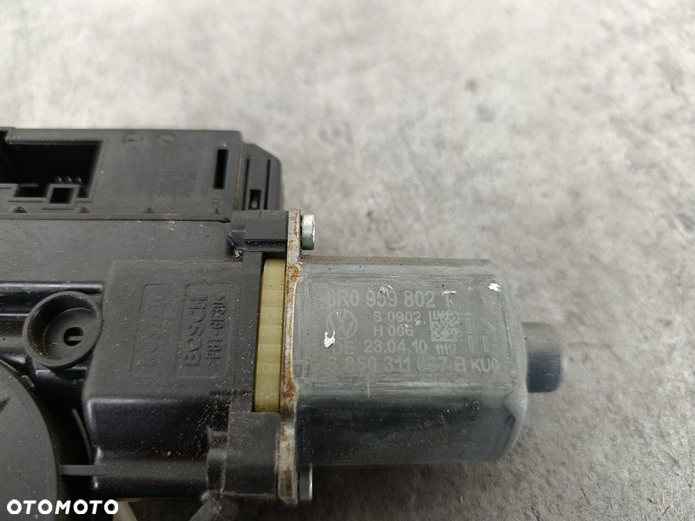 PODNOŚNIK SZYBY PRAWY PRZÓD VW POLO V 6R 6R0959802T 6R4837462D   BOSCH - 7