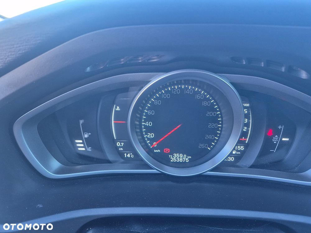 Volvo V40 D2 Drive-E R-Design Kinetic - 17