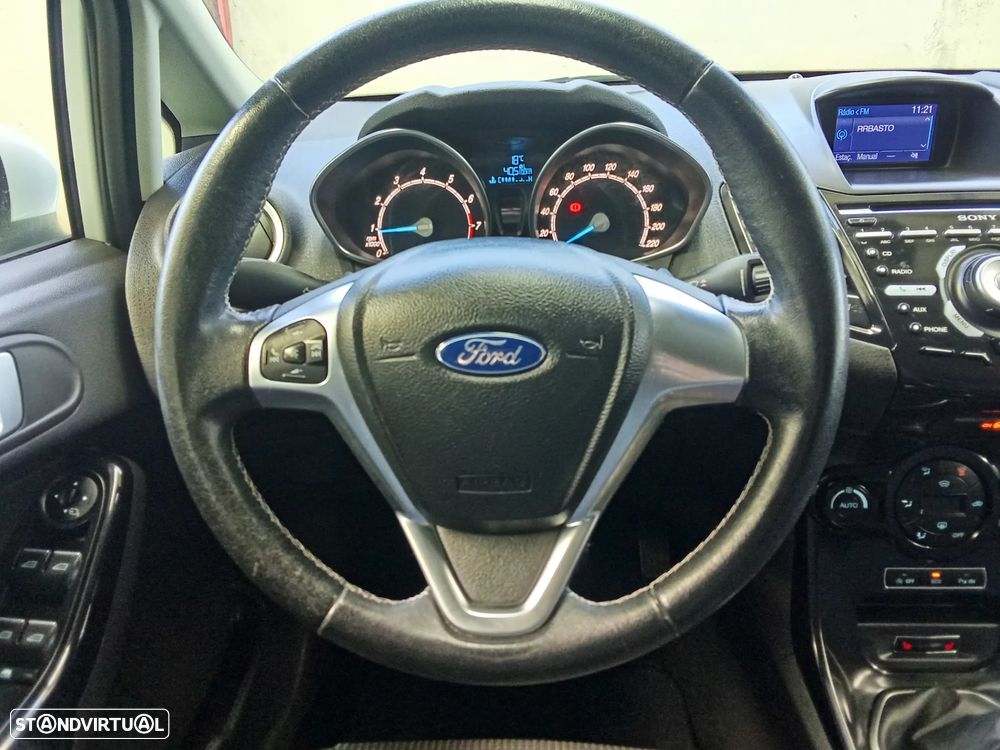 Ford Fiesta 1.0 EcoBoost Hybrid S&S TITANIUM - 11