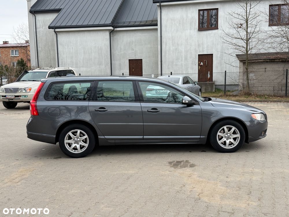 Volvo V70 2.5T Momentum - 4