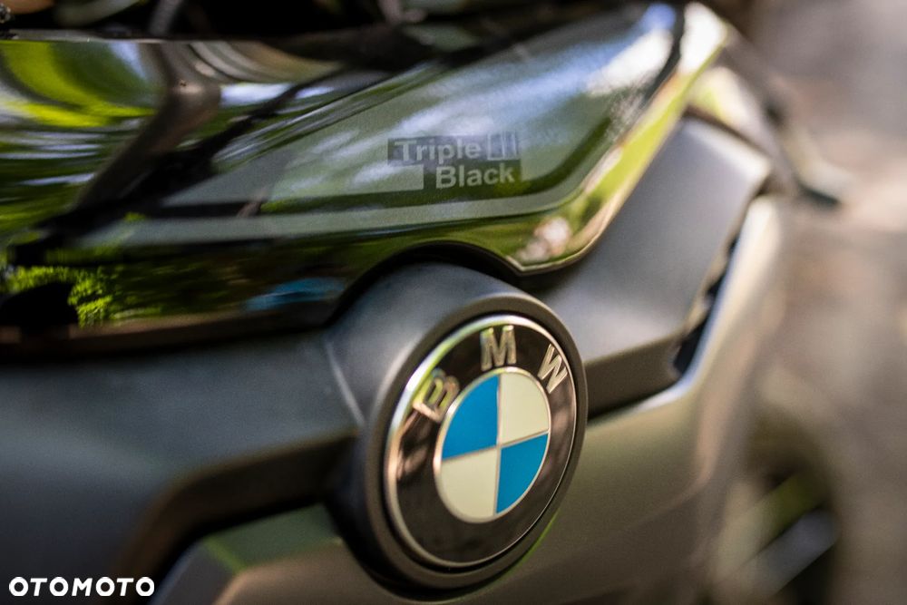 BMW F - 16