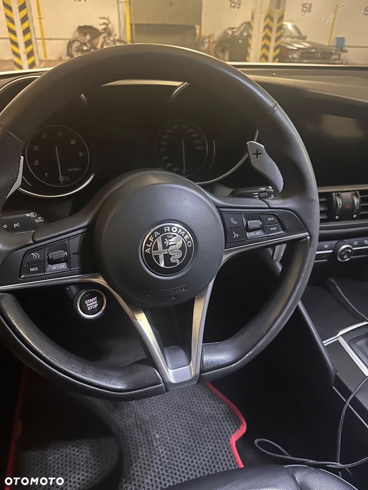 Alfa Romeo Giulia 2.0 Turbo - 10