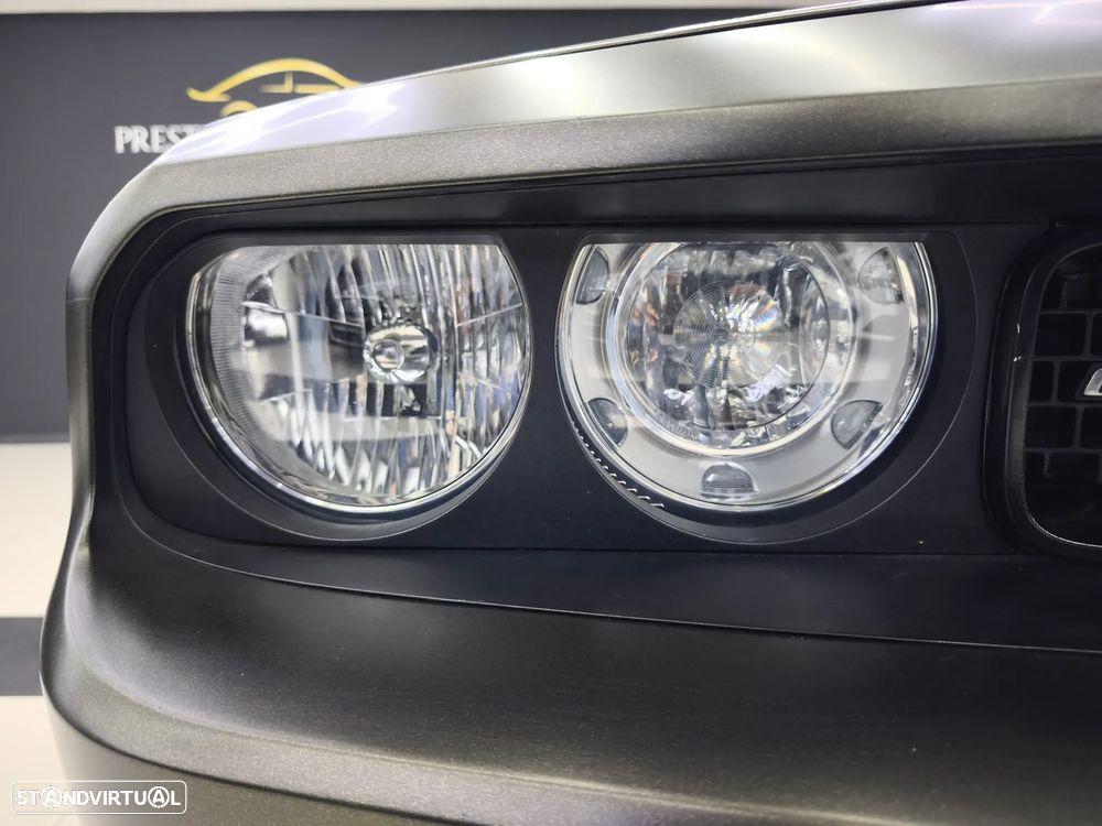 Dodge Challenger Auto SXT Plus - 12