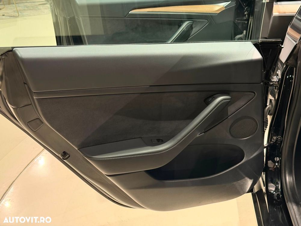 Tesla Model 3 - 36