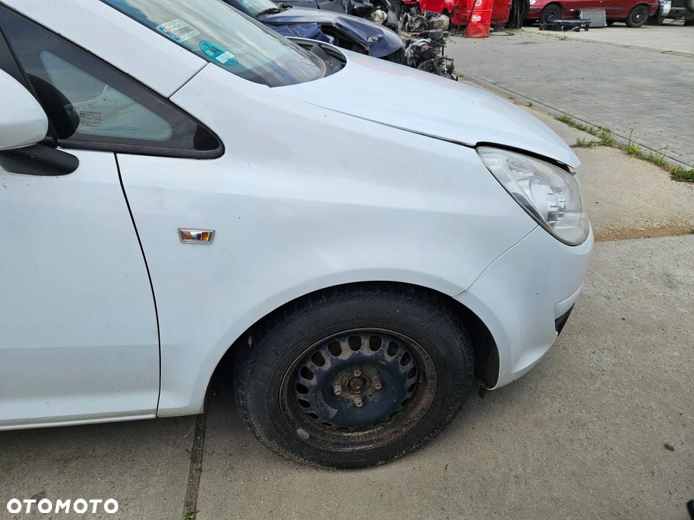 Błotnik prawy przedni Opel Corsa D 2009r Y474 3d hatchback - 1