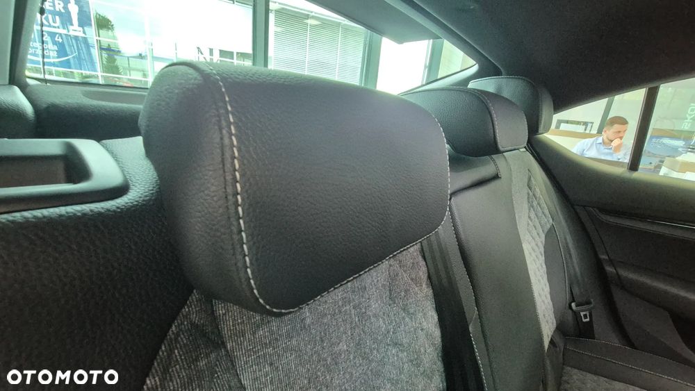 Skoda Octavia ver-1-5-tsi-mhev-sportline-dsg - 11