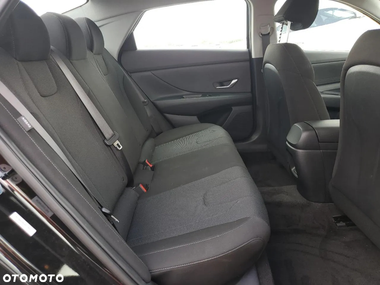 Hyundai Elantra - 10