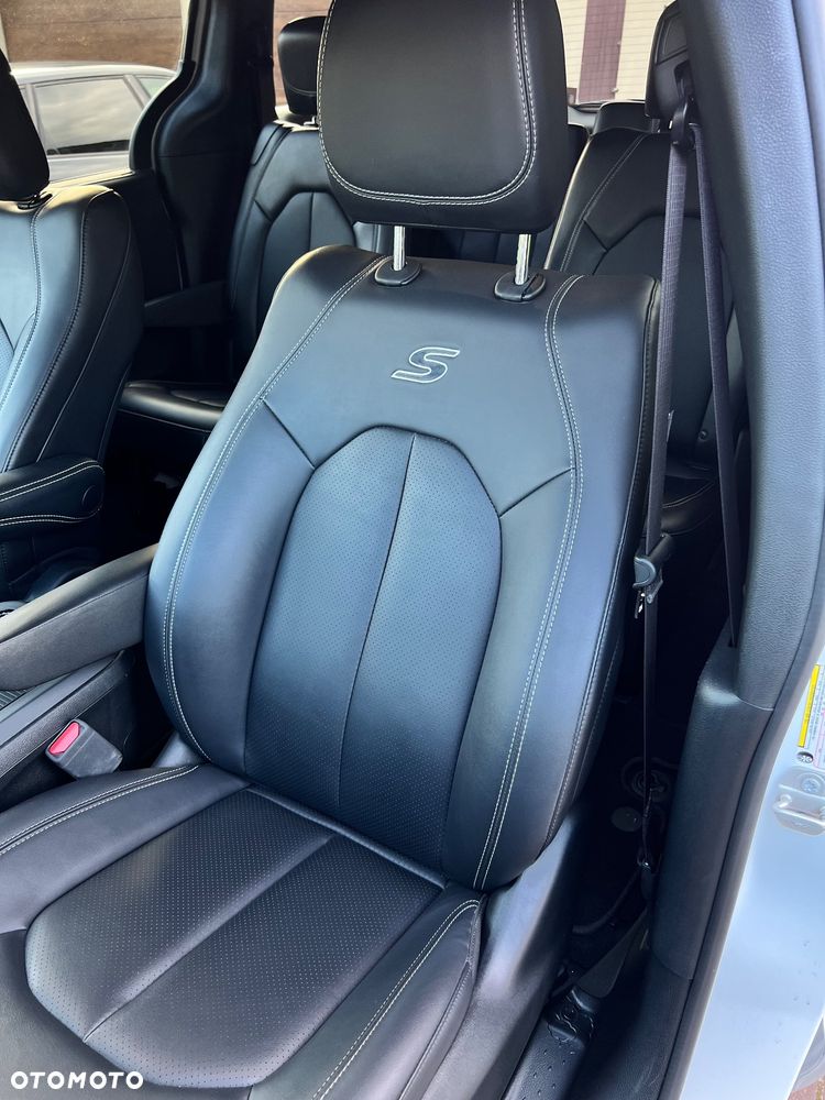 Chrysler Pacifica - 23