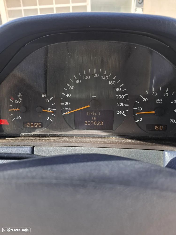 Mercedes-Benz E 200 Classic - 5