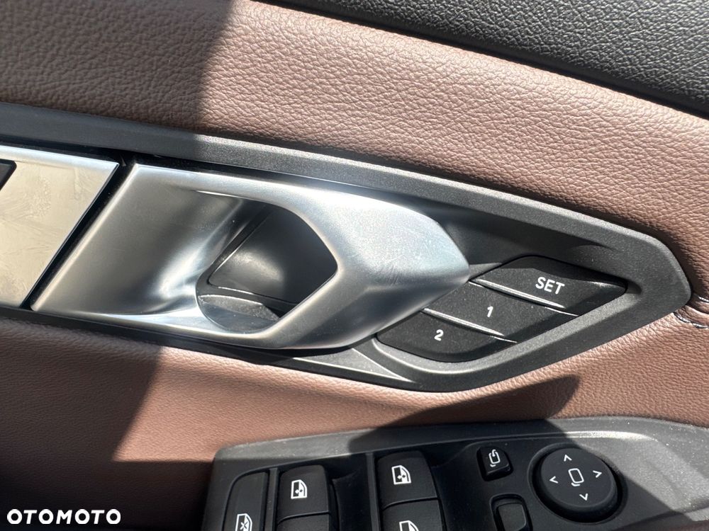 BMW Seria 3 330i xDrive - 14