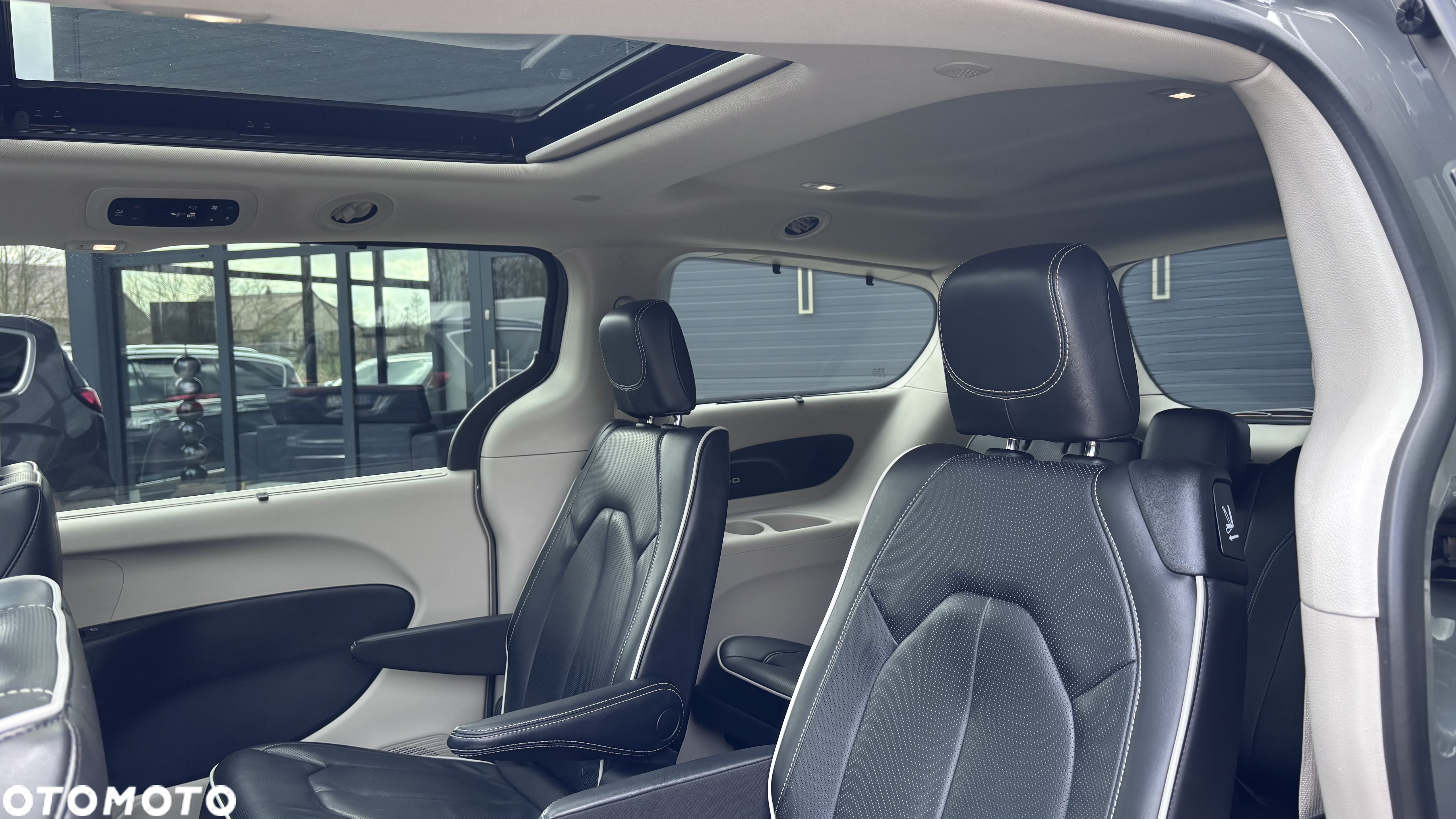 Chrysler Pacifica - 15