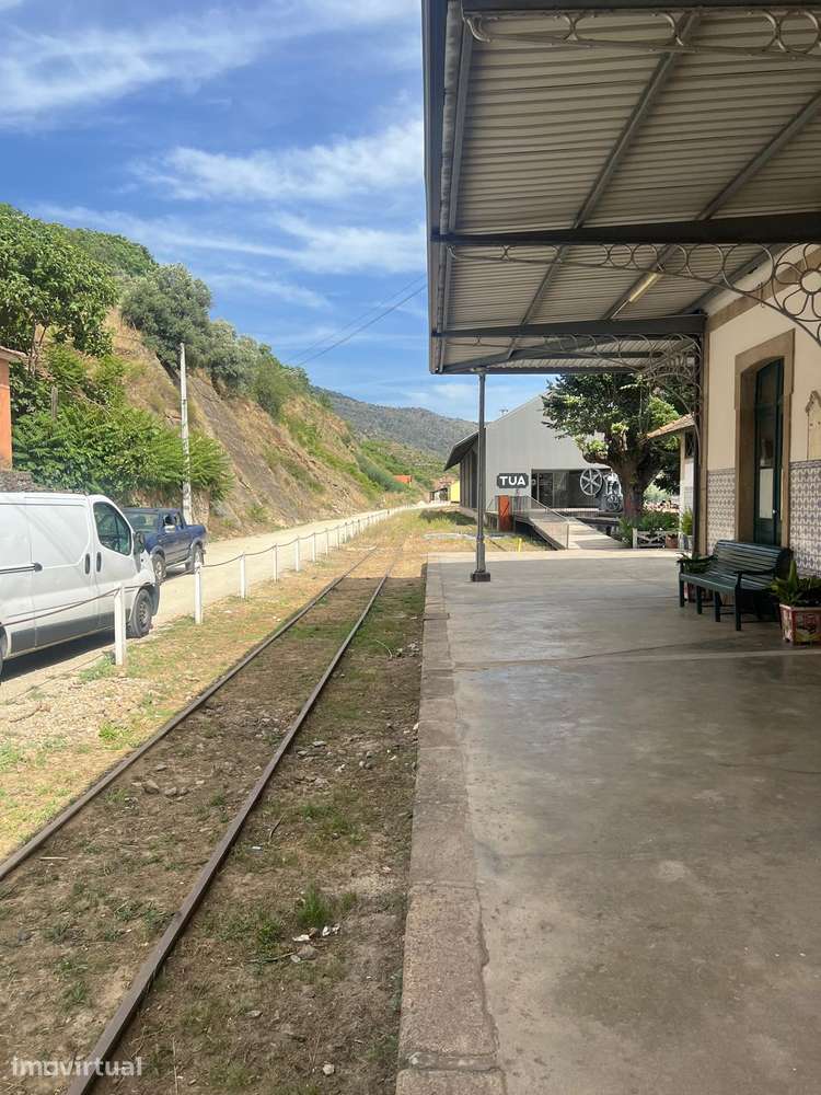 Moradia T6 com negócio a funcionar no R/C em Carrazeda de Ansiães - Grande imagem: 3/29