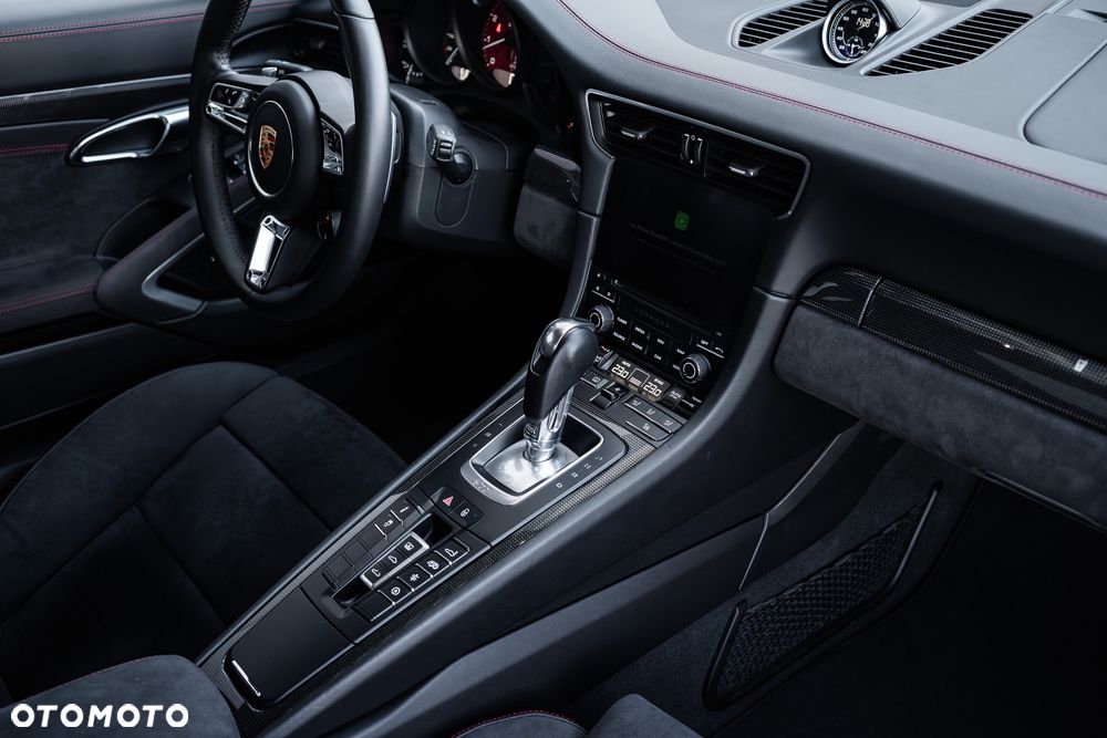 Porsche 911 Carrera 4 GTS PDK - 26