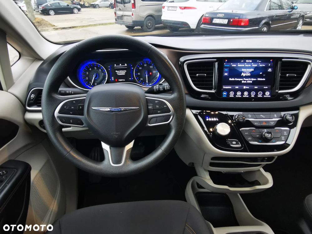 Chrysler Pacifica - 26