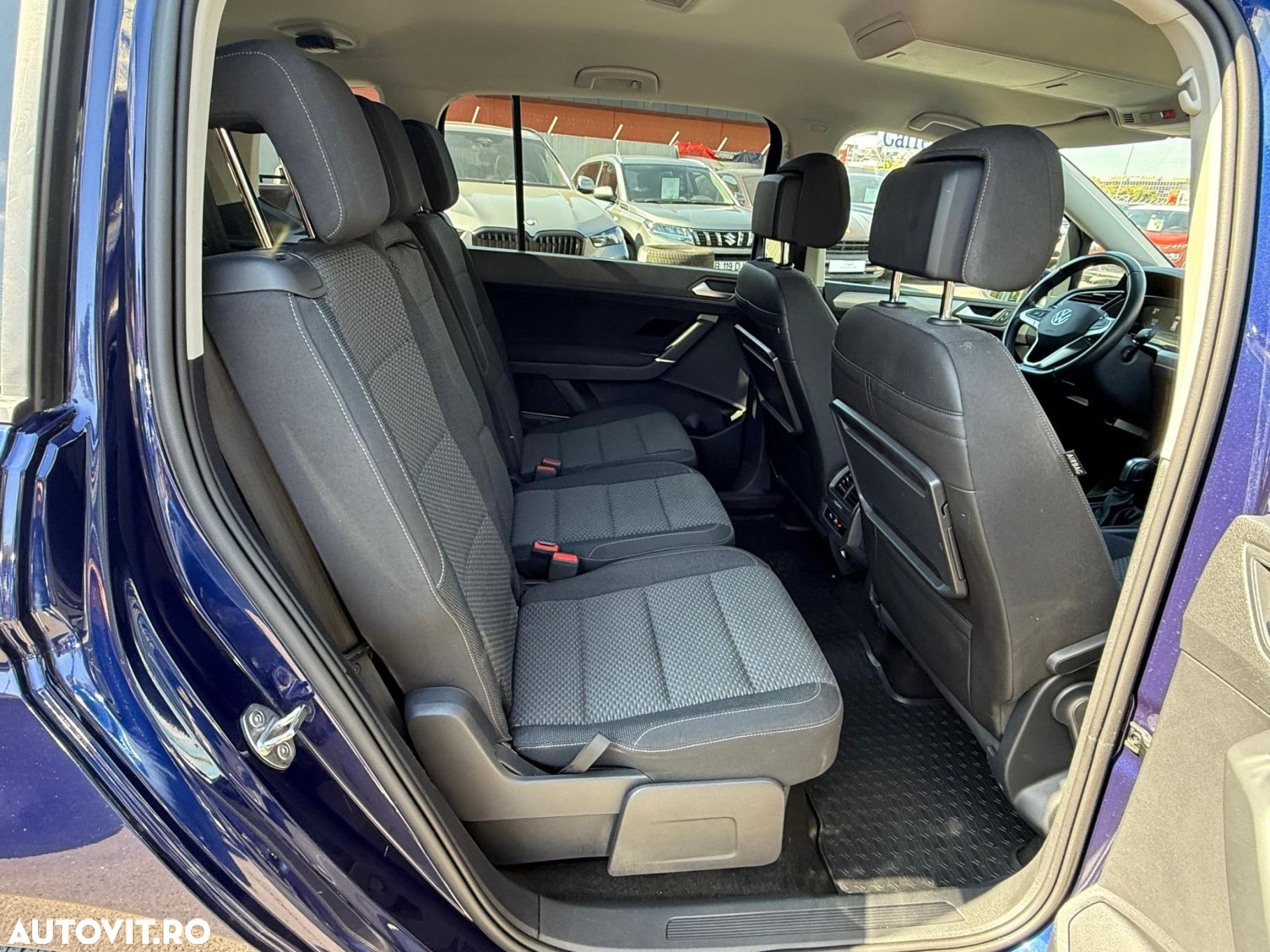 Volkswagen Touran 2.0 TDI DSG Comfortline - 27