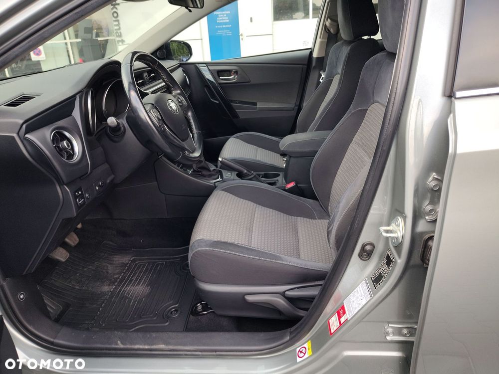 Toyota Auris 1.6 Selection - 9
