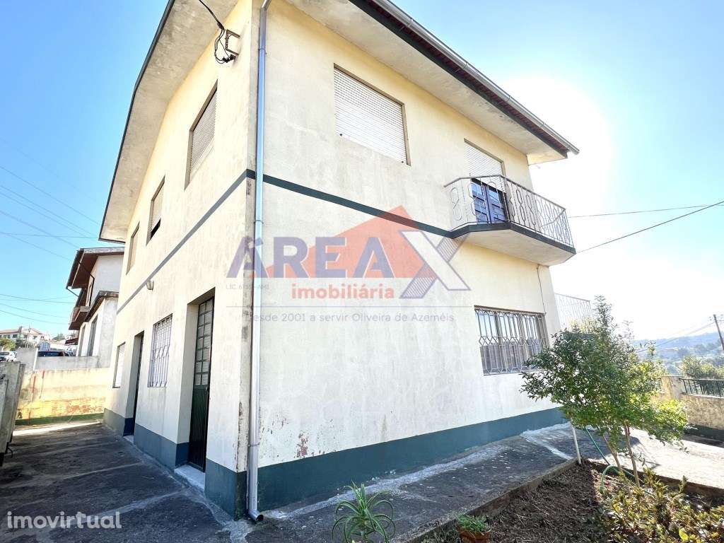 Moradia isolada, implantada em lote com 610m2. Excelente exposição ... - Grande imagem: 2/33