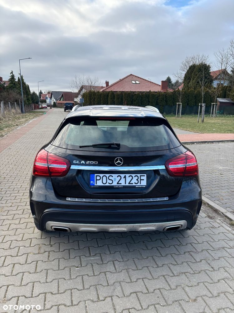 Mercedes-Benz GLA 200 7G-DCT - 3