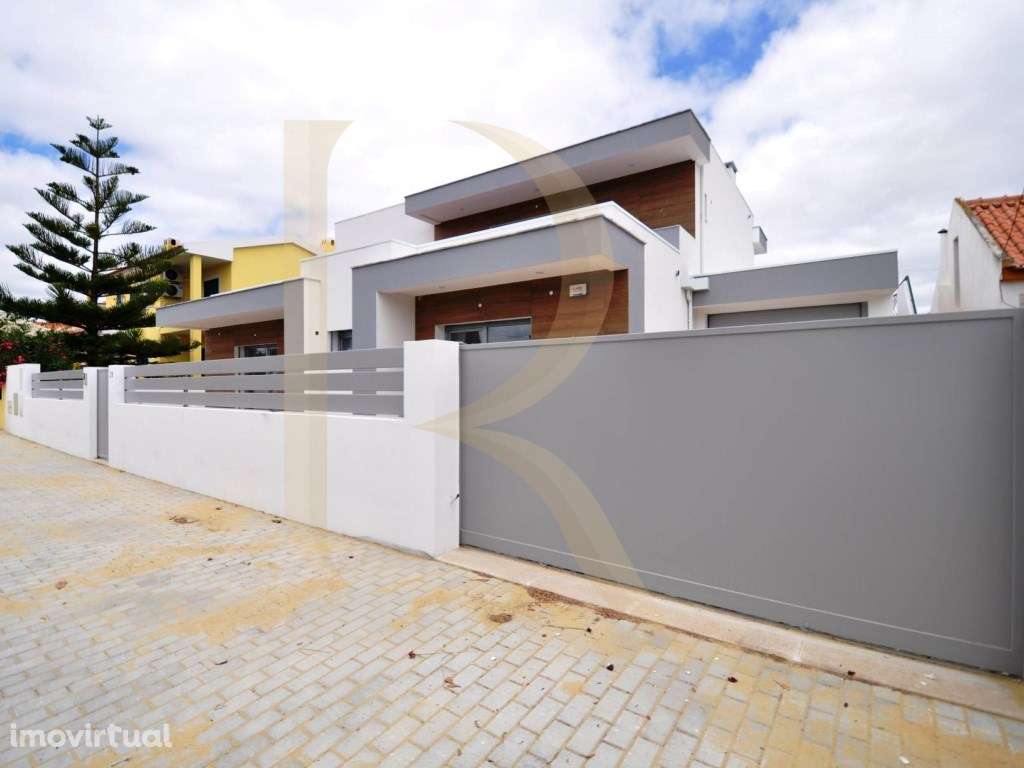 Moradia isolada nova T4+1 com piscina e garagem em Brejos de Azeitão - Grande imagem: 2/31