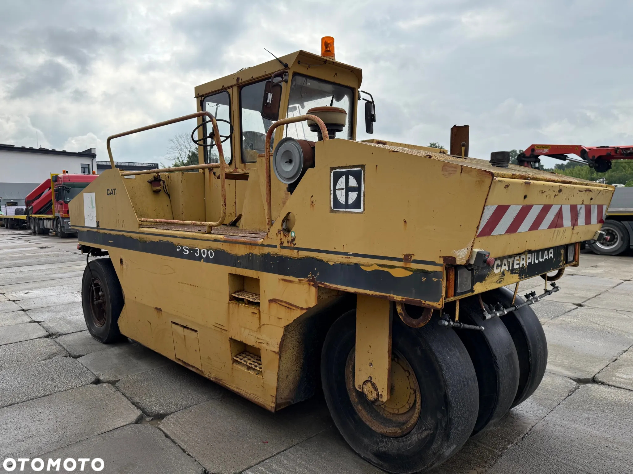 Caterpillar PS300 Walec Koła Gumowe - 12