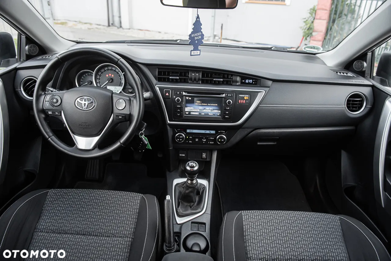 Toyota Auris 1.6 Premium Comfort - 25