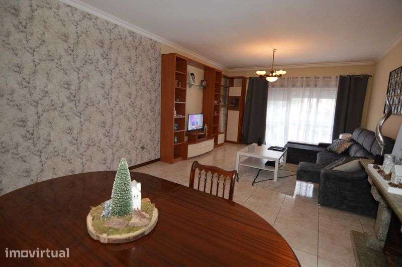 Apartamento T3 p/ venda - Grande imagem: 2/12