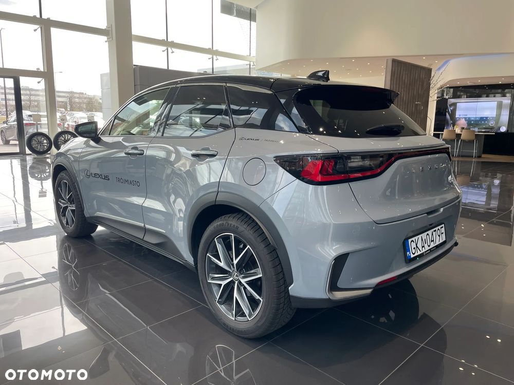 Lexus LBX 1.5 Hybrid Emotion - 2