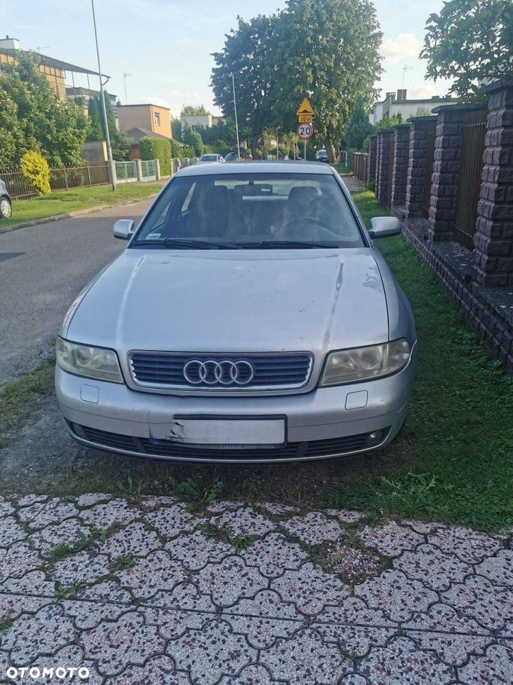 Audi A4 Limousine - 1