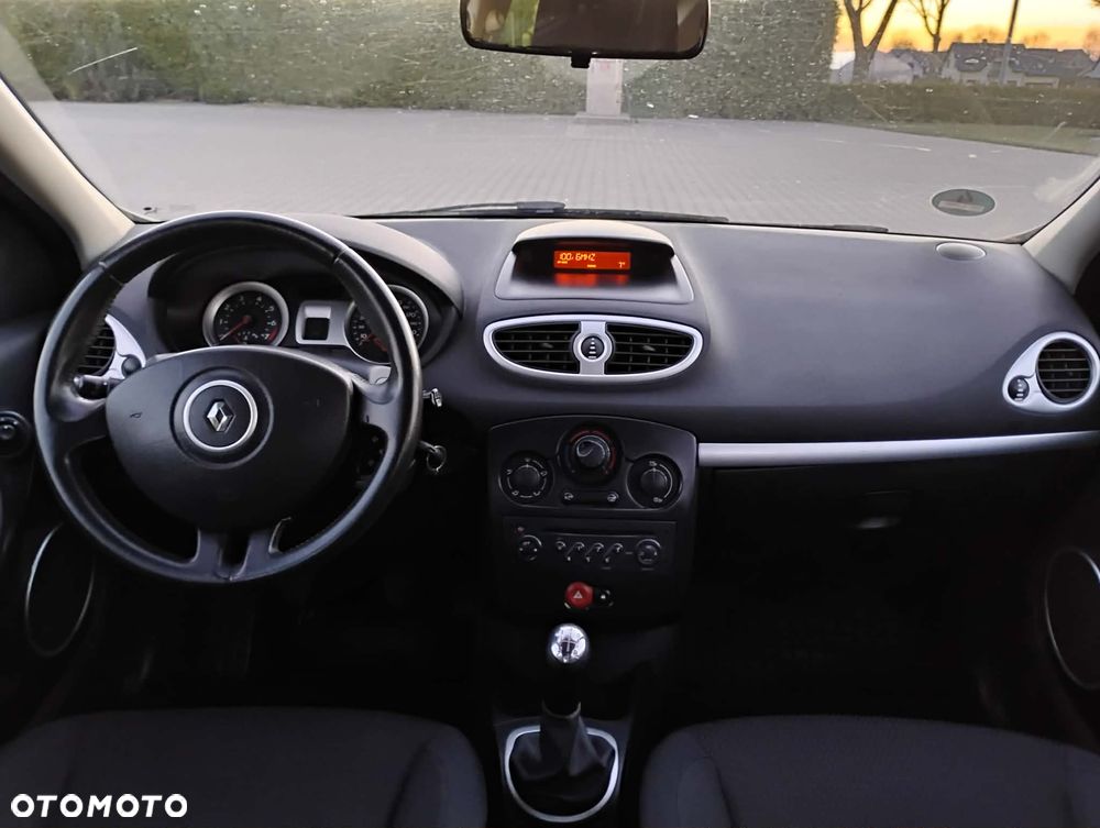 Renault Clio - 10
