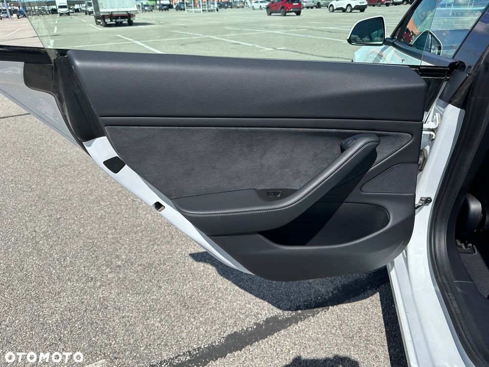 Tesla Model 3 - 15