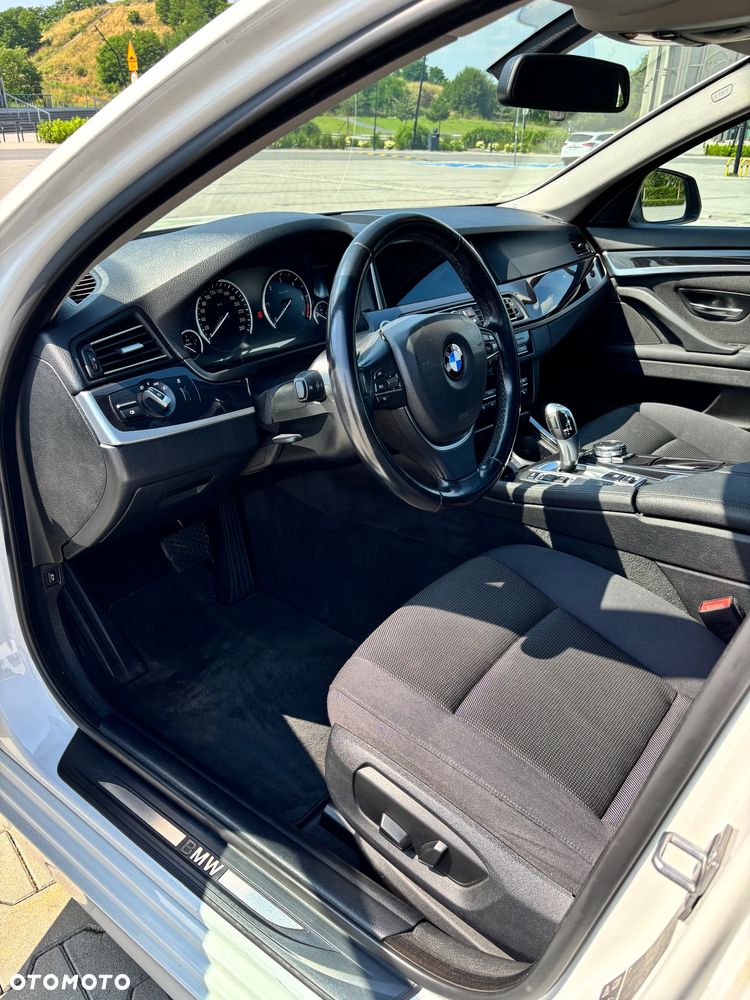 BMW Seria 5 520d xDrive - 27