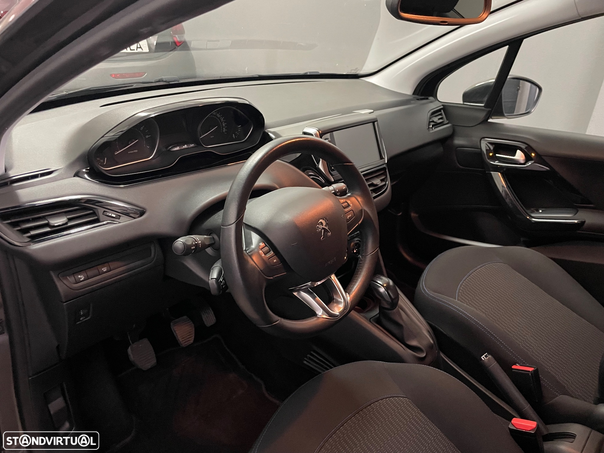 Peugeot 208 PureTech 82 Stop & Start Signature - 26