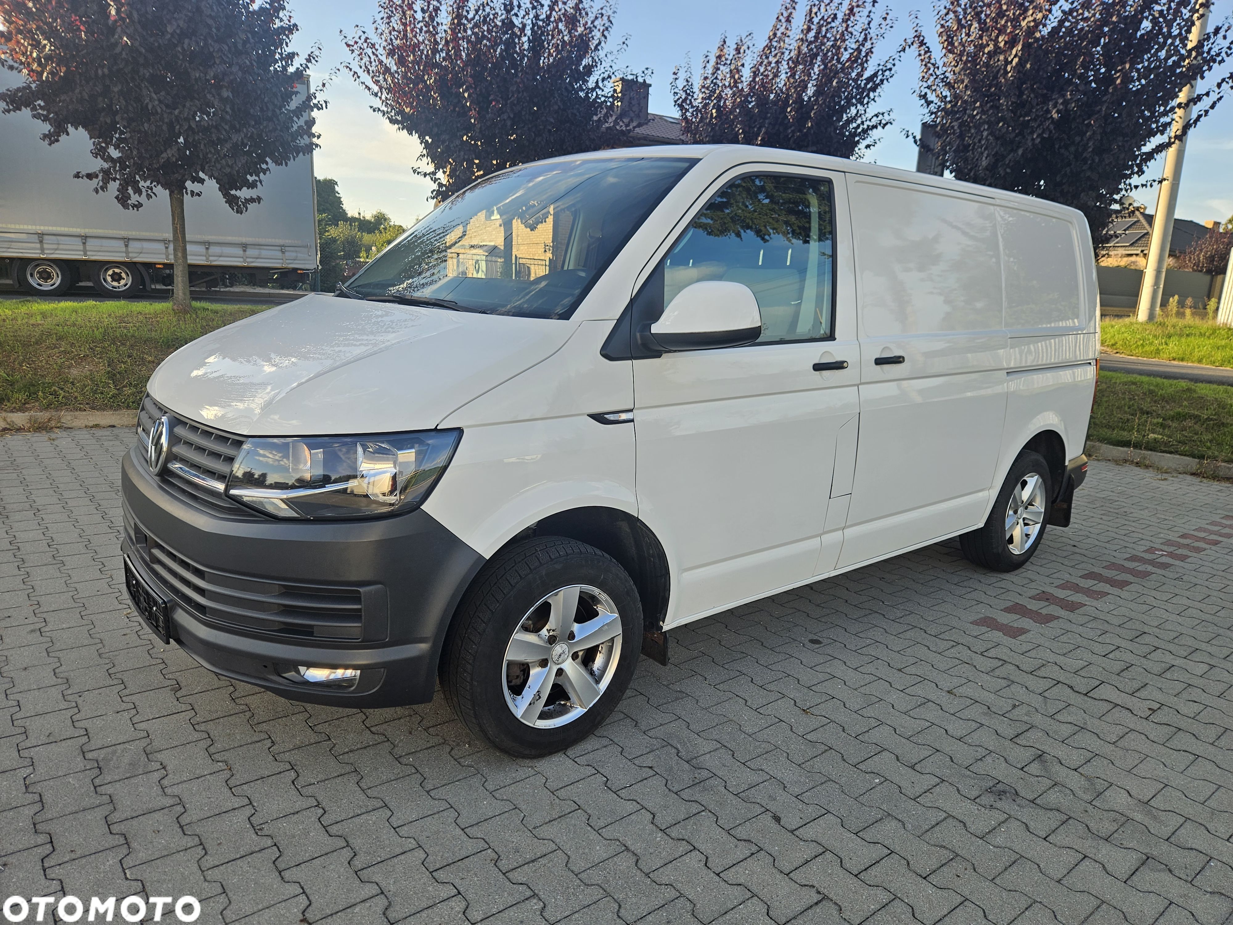 Volkswagen Transporter - 1
