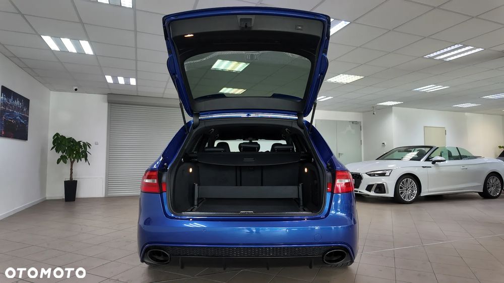 Audi RS4 Avant Standard - 40