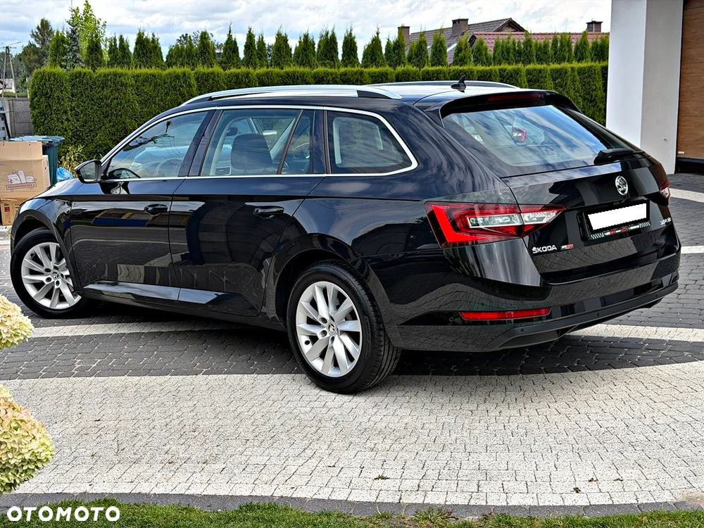 Skoda Superb 2.0 TDI Premium Edition - 10