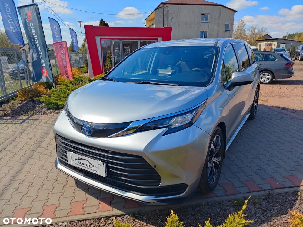 Toyota Sienna - 1