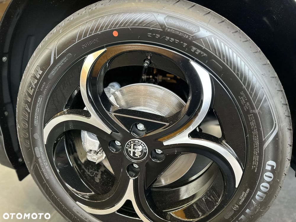 Alfa Romeo Junior 1.2 mHEV Ti eDCT - 3