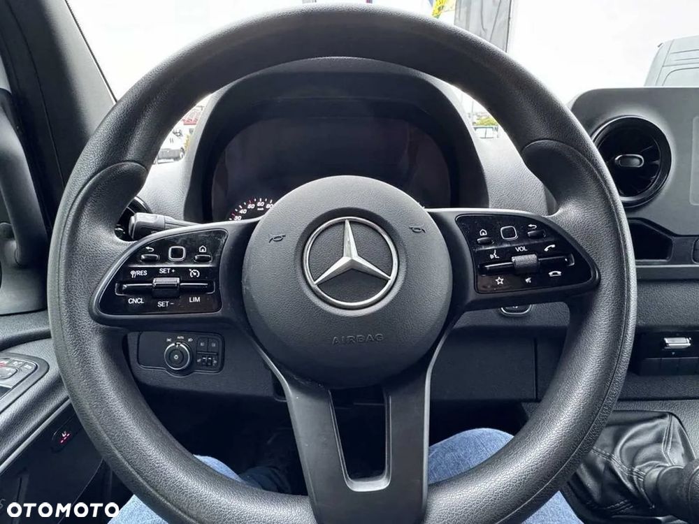 Mercedes-Benz Sprinter - 9