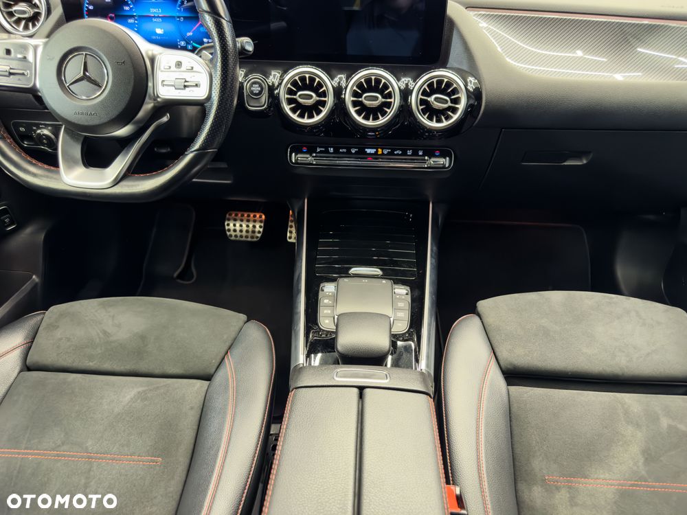 Mercedes-Benz GLA - 4