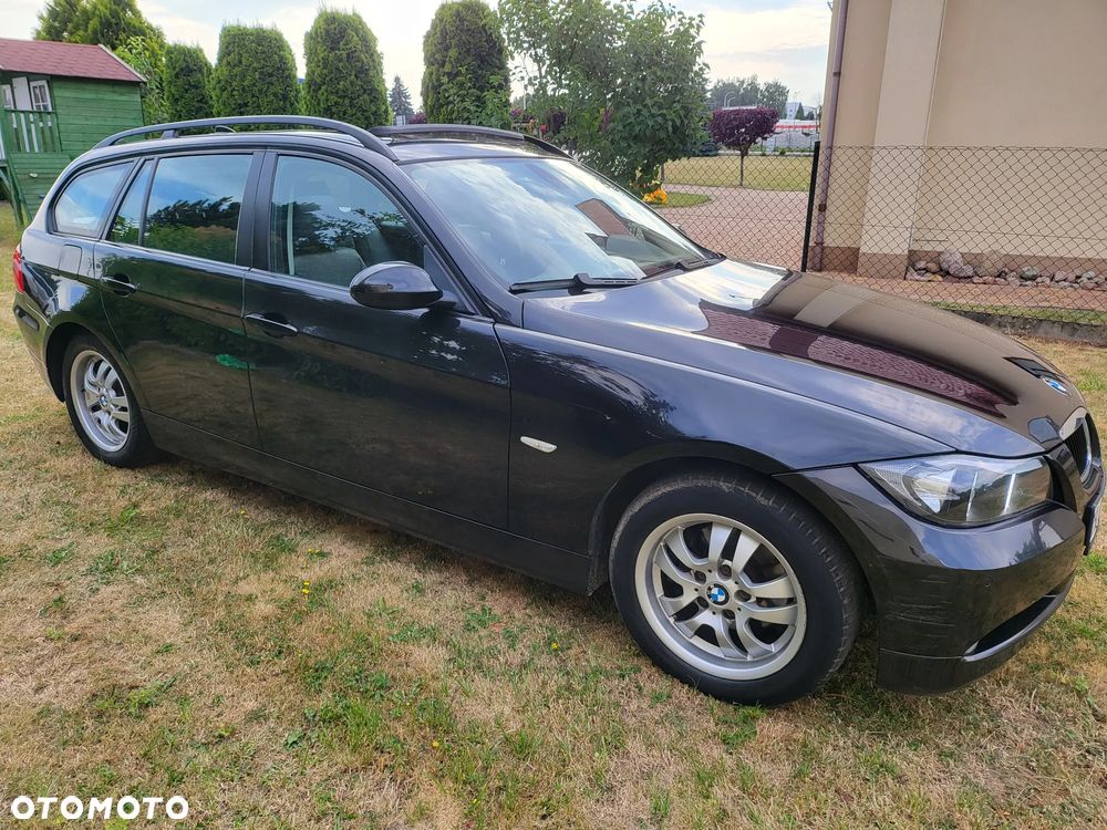 BMW Seria 3 318i Touring - 14