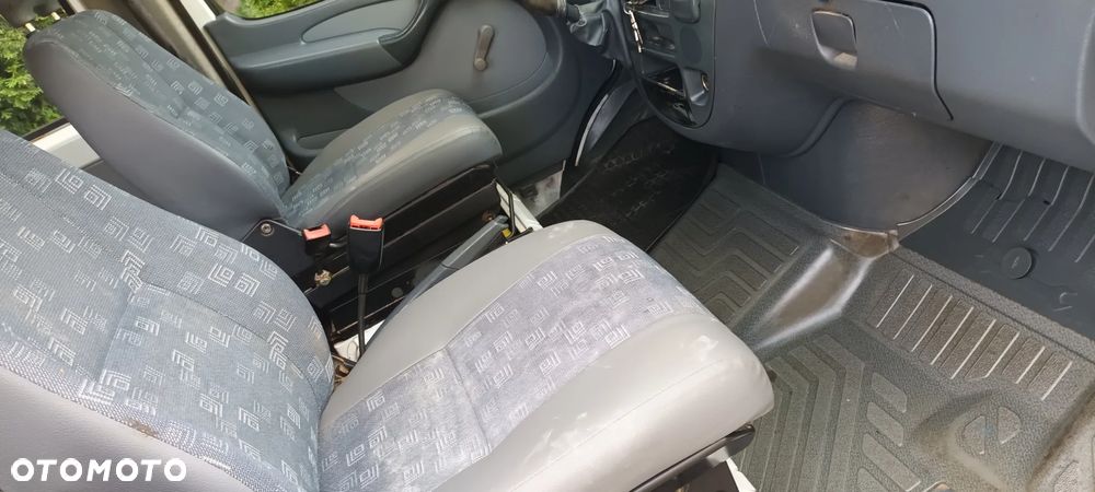 Mercedes-Benz Sprinter - 4