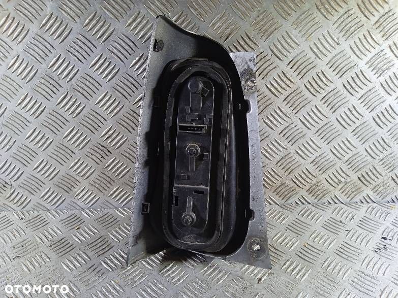 LAMPA PRAWA TYLNA SMART FORFOUR - 2