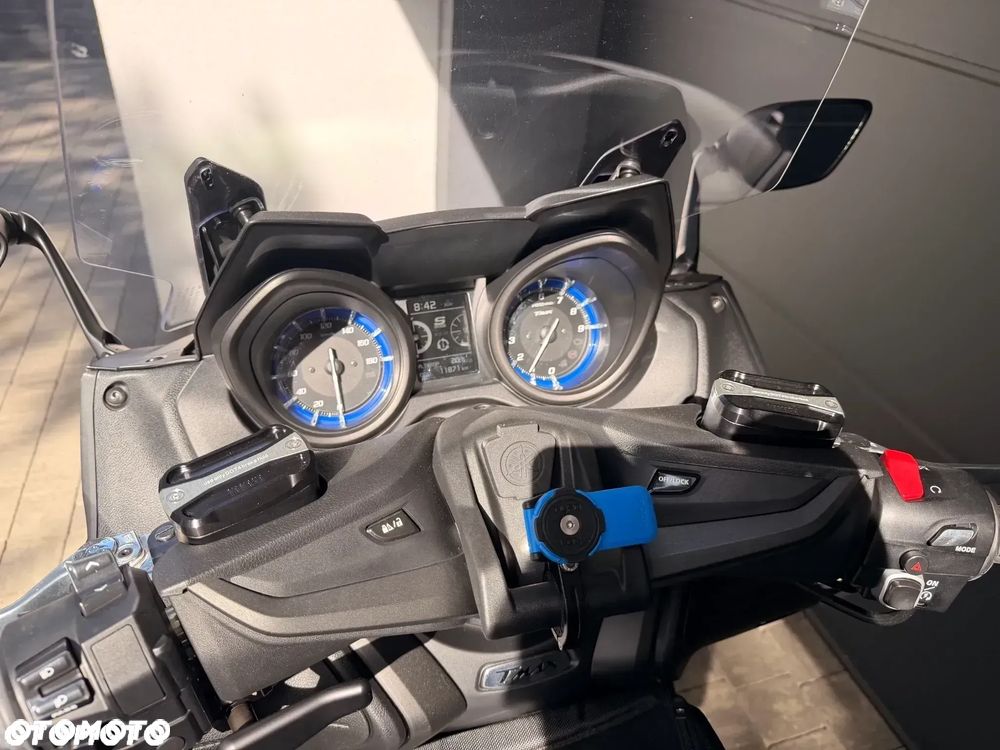 Yamaha Tmax - 12