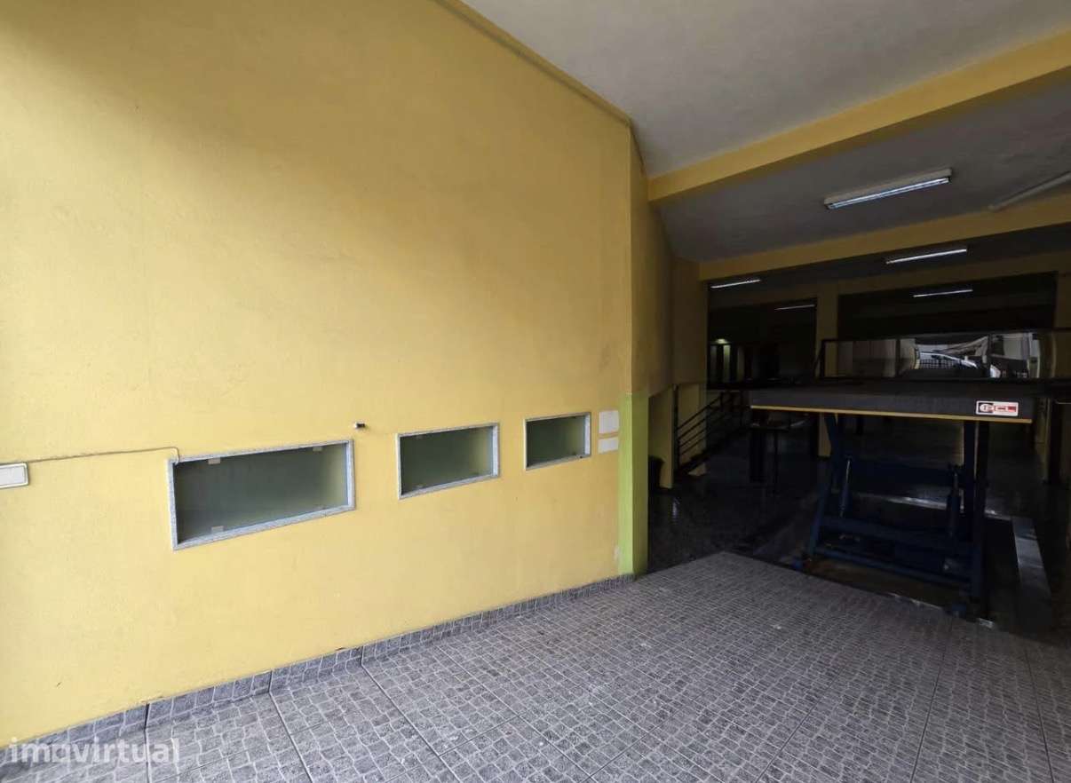 Loja vc Armazém com cerca de 950 m² divididos em 2 andares. - Grande imagem: 3/11