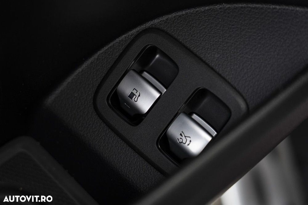 Mercedes-Benz GLC - 33