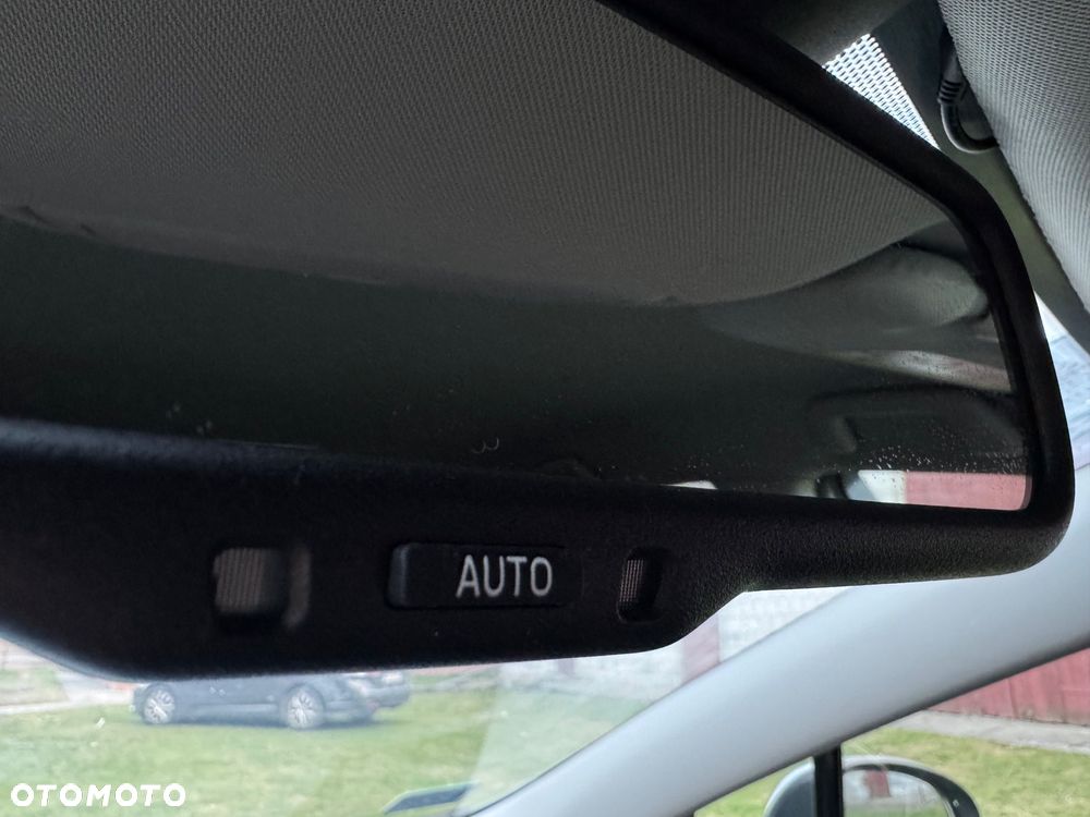 Toyota Avensis 2.0 D-4D - 23