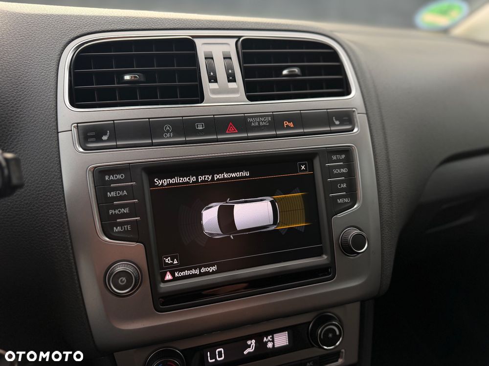 Volkswagen Polo 1.2 TSI Blue Motion Technology Lounge - 24