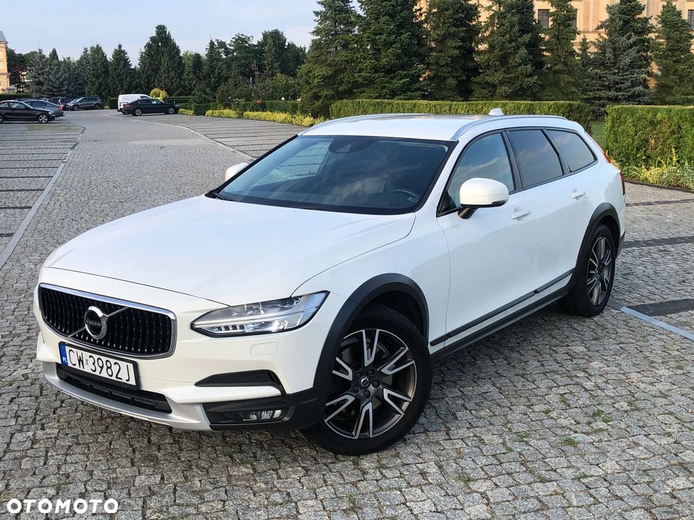 Volvo V90 Cross Country - 1