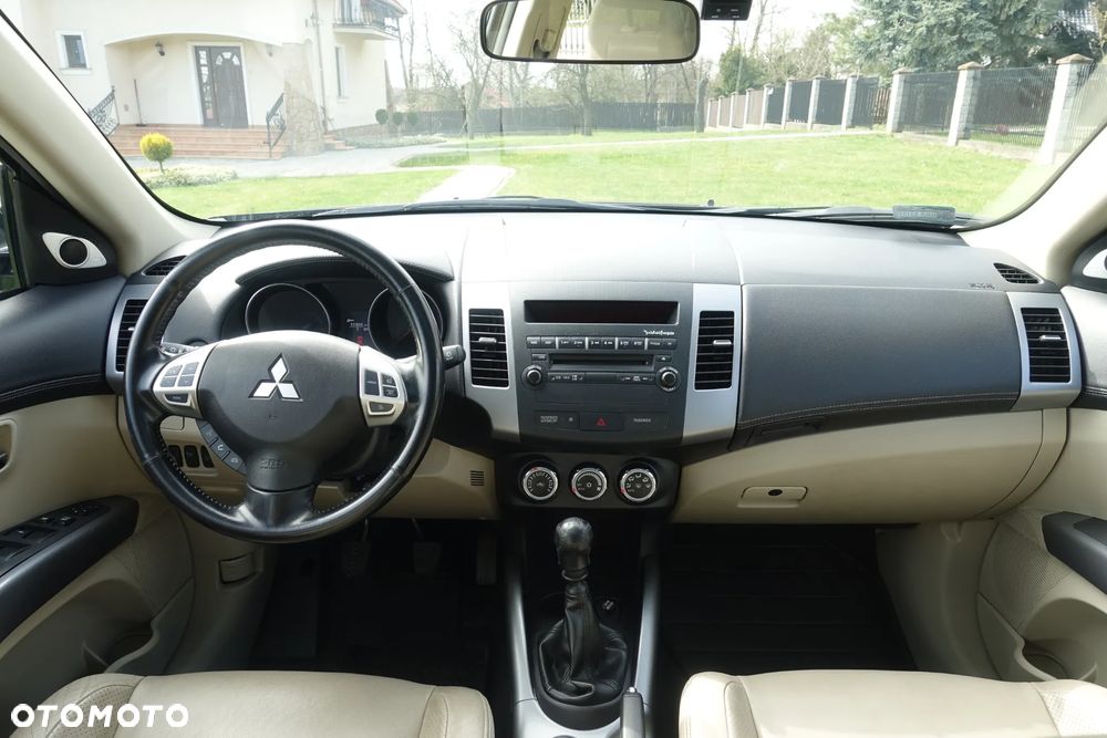 Mitsubishi Outlander 2.0 DID Intense + - 20